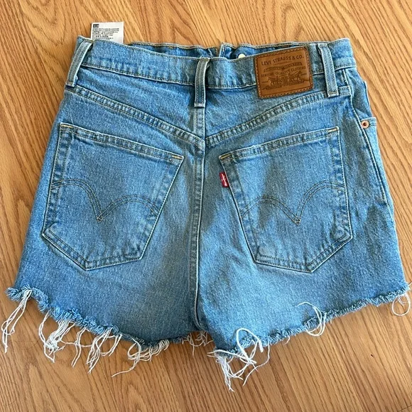 Levi Ribcage Short - Picture 2 of 2